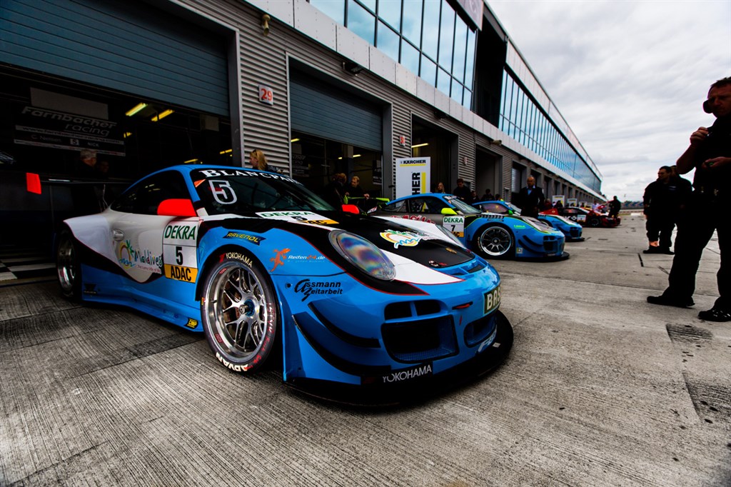 Det er denne Porsche 911 GT3 R at Christina Nielsen kører i ADAC Masters GT-serien